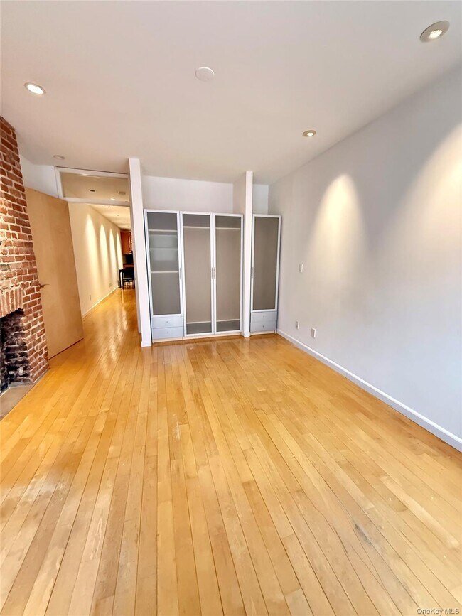 Photo - 528 W 46th St Unit 3E