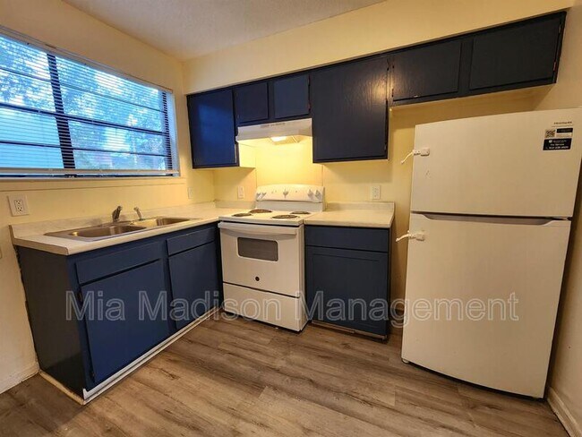 Photo - 5340 La Roche Ave Unidad #2 Rental