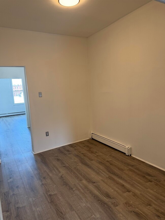 Photo - 630 Grand St Unidad 4