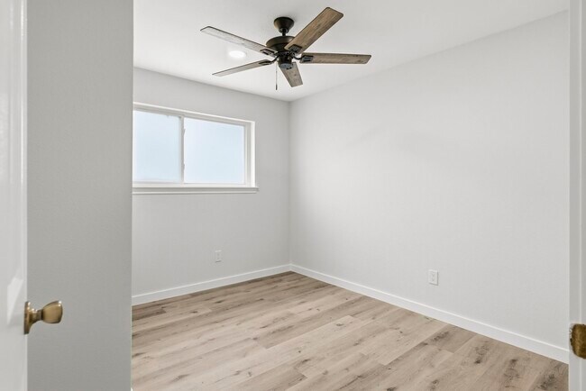 Photo - 15215 Parkville Dr