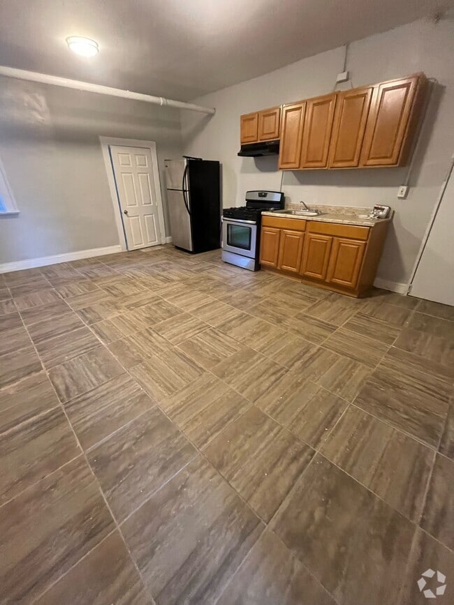 Building Photo - 977 Chancellor Ave Unit B2 Rental