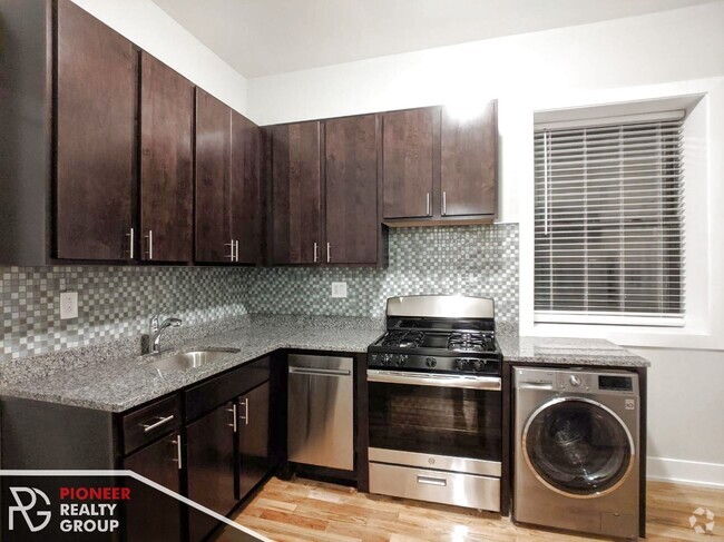 Building Photo - 629 W Oakdale Ave Unit 1 Rental