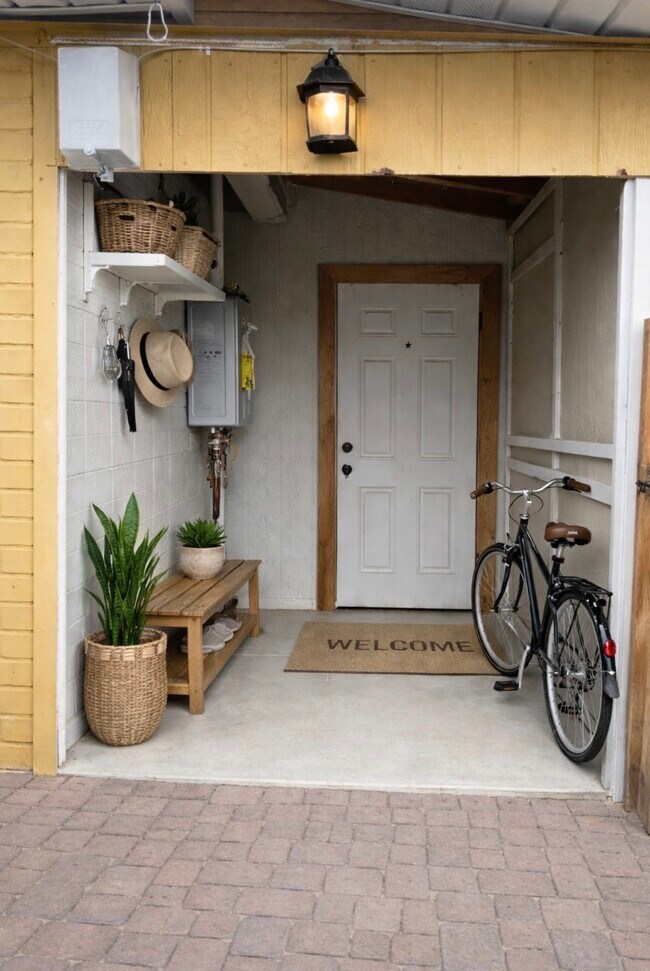 Photo - 2528 E Lee St