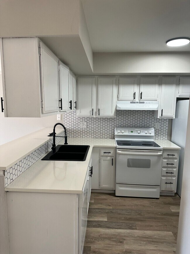 Photo - Stunning Mountain Views with Private Garage! 2 Bed/1.5 Bath Townhouse! Coming Late April! Unit 5460 Fiesta Lane