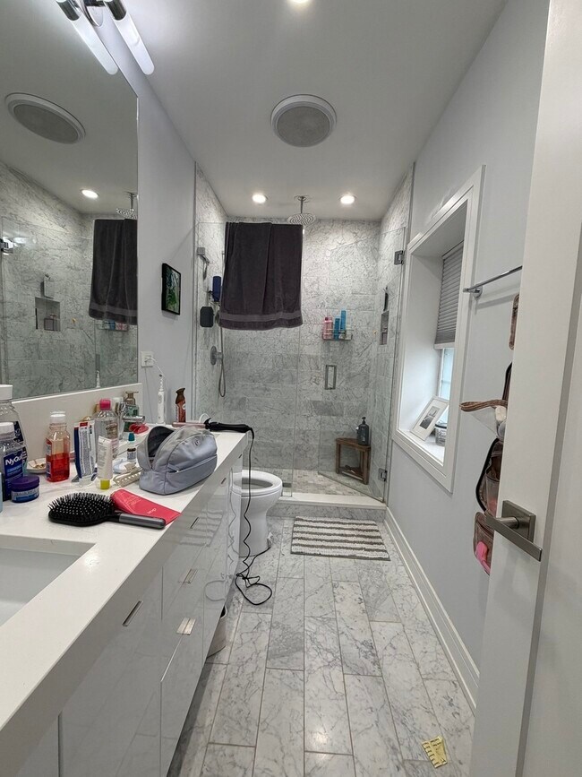 Photo - 2145 W Fletcher St Unit 3R