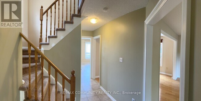 Photo - 65 Hewitt Crescent