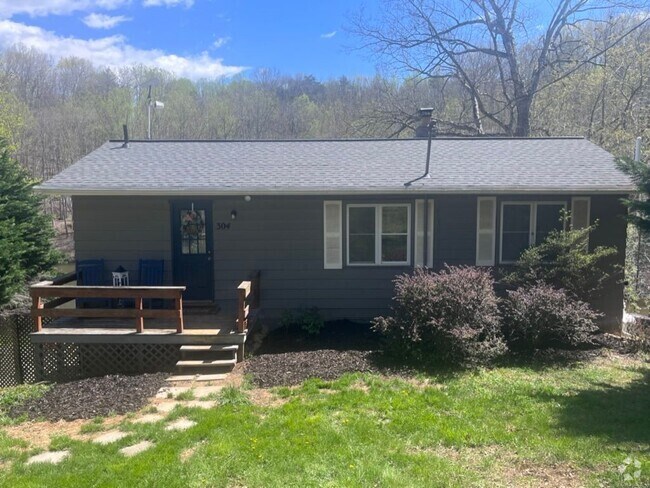 Building Photo - 304 Pine Dr Rental