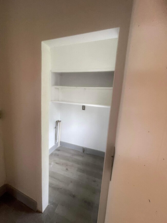 Photo - 718 Washington Ave Unit Right Side