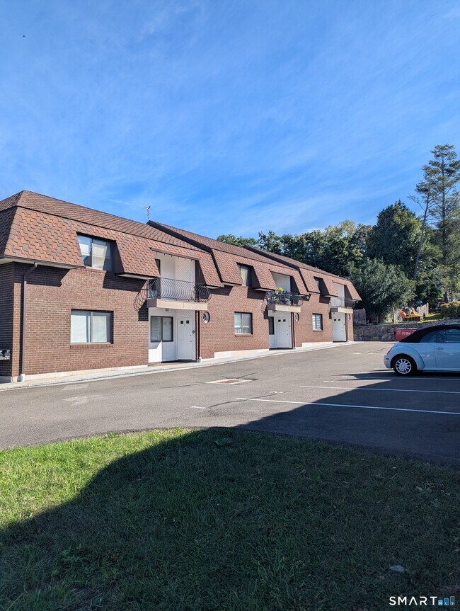 Building Photo - 266 Main Ave Unit 5