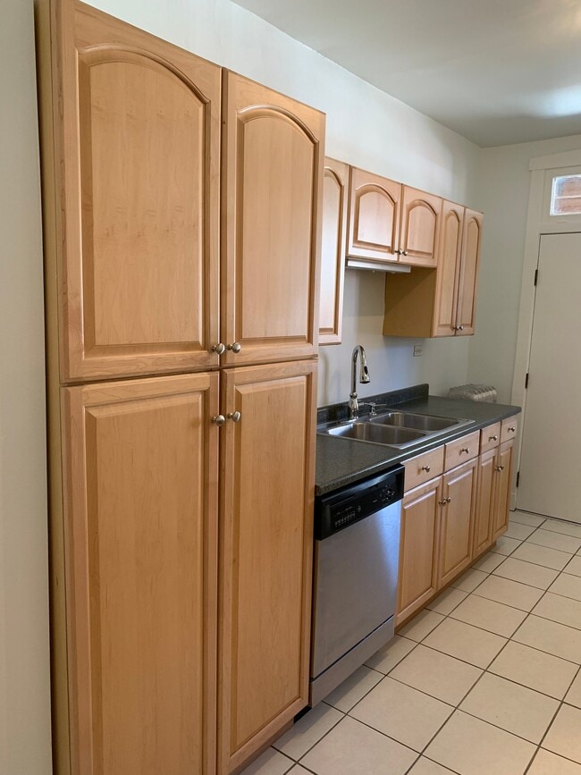 Photo - 1468 W Winnemac Ave Unit 1E