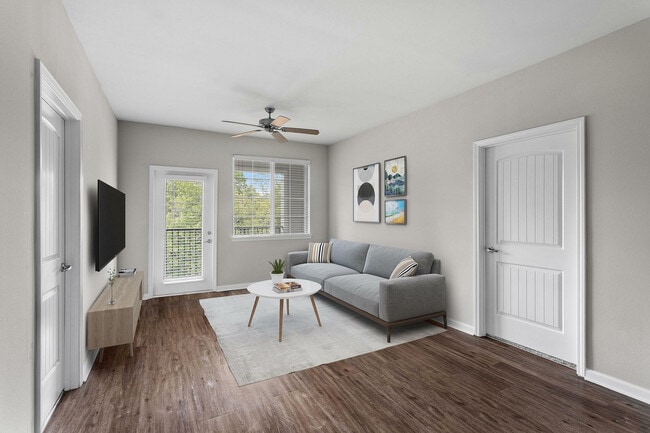 Experimente la comodidad y el estilo en este espacio habitable bellamente diseñado. - The Addison at South Tryon