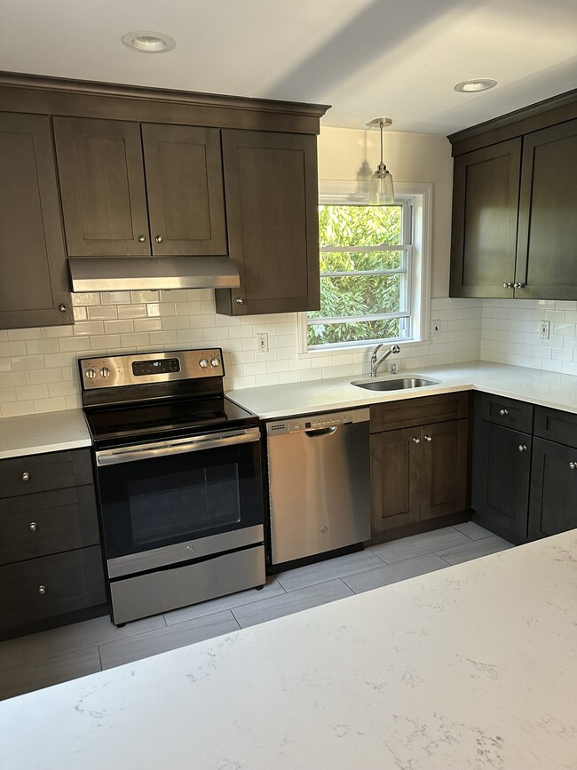 Photo - 30 Summit Rd Unit 2nd Floor