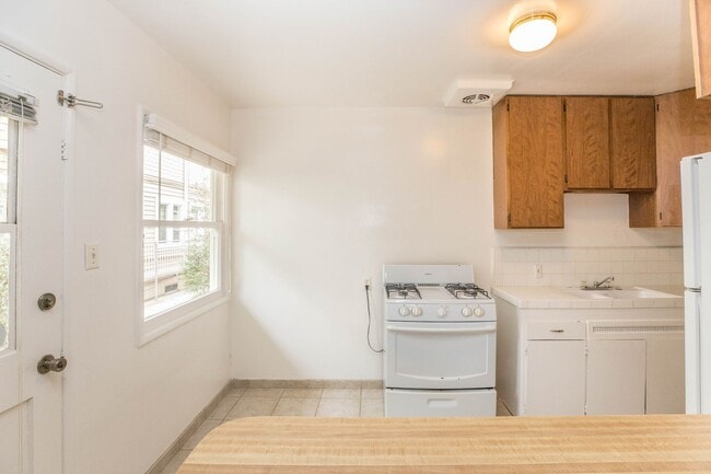 Photo - 25 19th Ave Unidad A