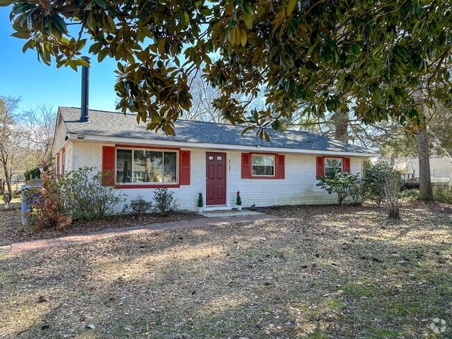 Building Photo - Charming Riverside Retreat: 3-Bedroom, 2-B... Rental