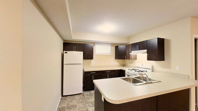 Photo - 11207-11298 98 St