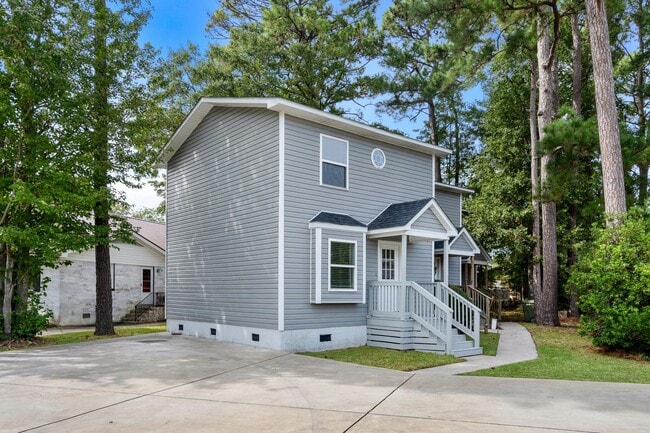 Photo - East of Hwy 17 and walking distance to the...