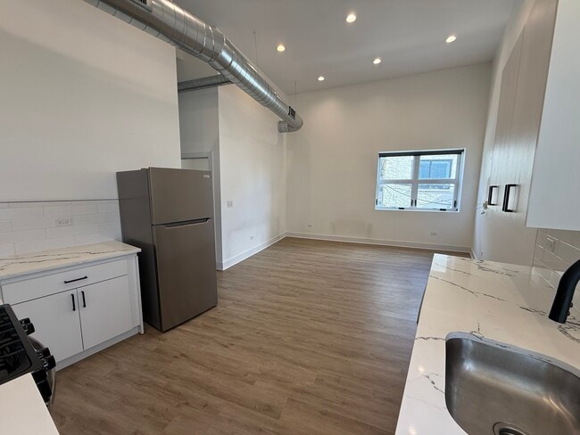 Photo - 4735 N Artesian Ave Unit 4731 -201