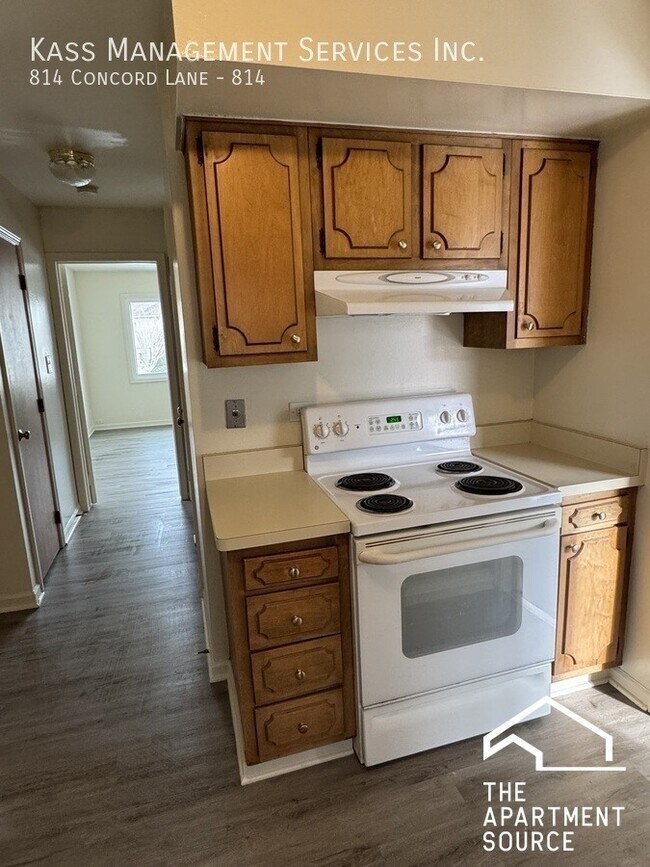 Photo - 814 Concord Ln