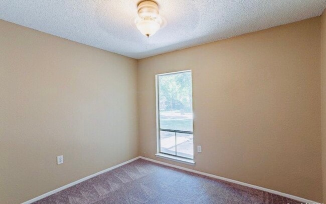 Photo - 5822 Moores Creek