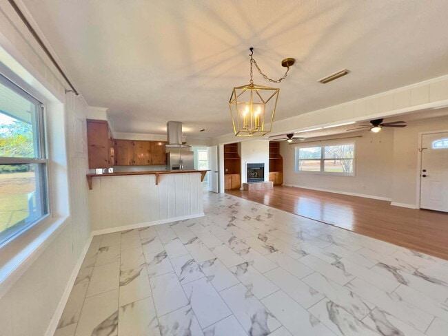 Photo - 1337 Broad St