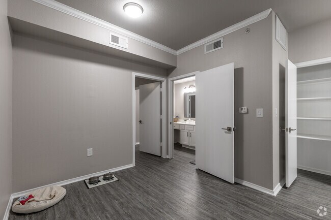 2BR, 1BA - 934SF - Dining Room - The Calvin