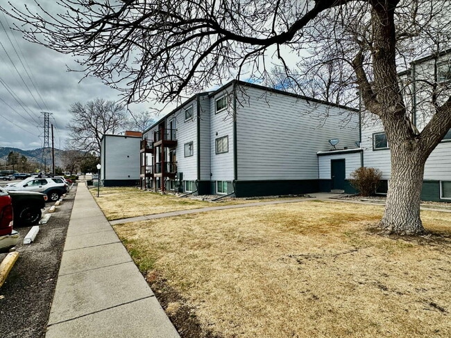 Photo - "Charming 2-Bed Condo in Golden, CO - Cozy Living!" Unit L2