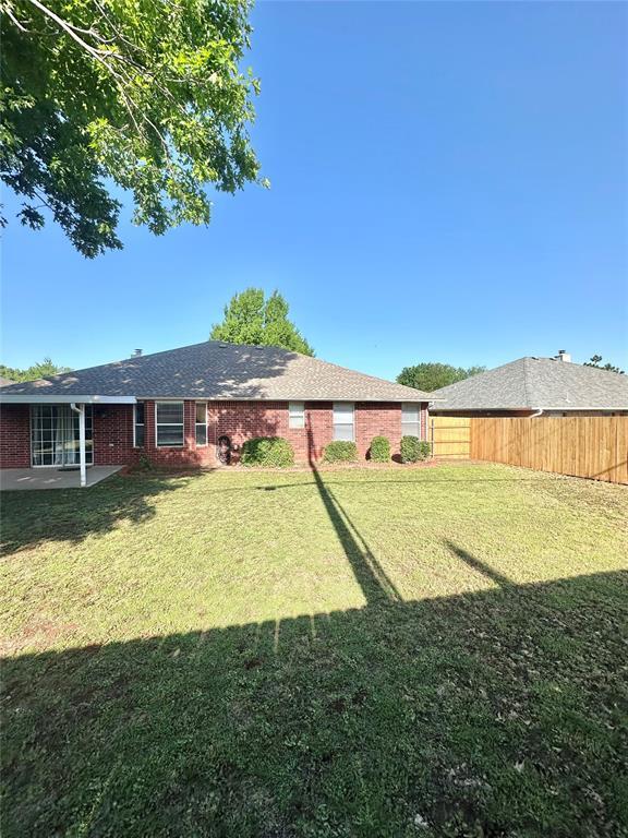 Photo - 1804 Victoria Pl
