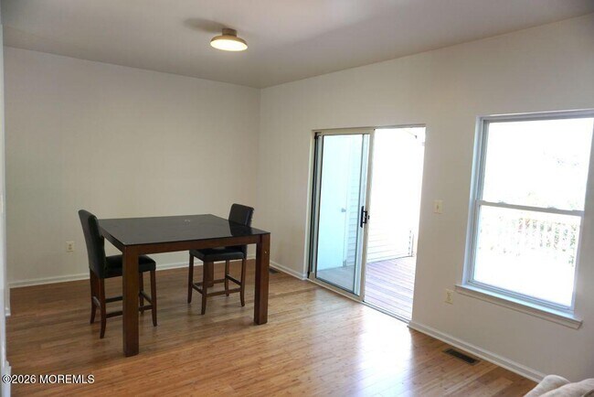 Photo - 102 Cranbrook Ct