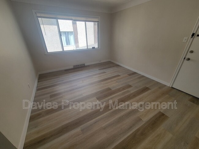 Photo - 10976-10124 124 St Unit #2