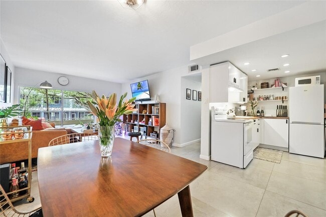 Photo - 3304 Virginia St Unit 2B
