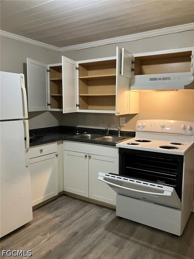 2643-2651-2651 Lafayette St