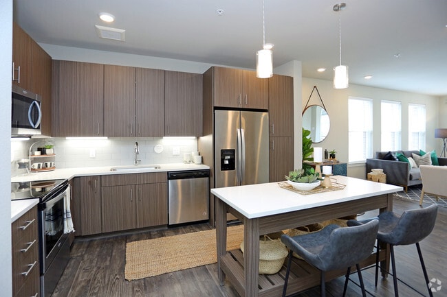 1BR, 1BA - 797 SF