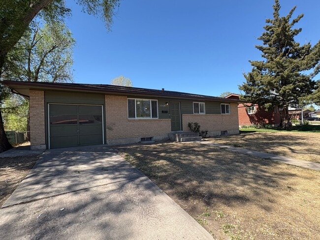 Building Photo - Bright & Spacious 5 Bedroom, 2 Bath Home