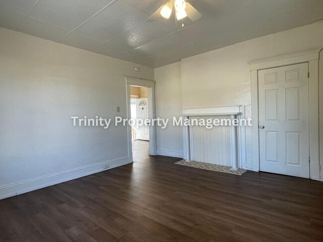 Photo - 639 1/2 W Main St