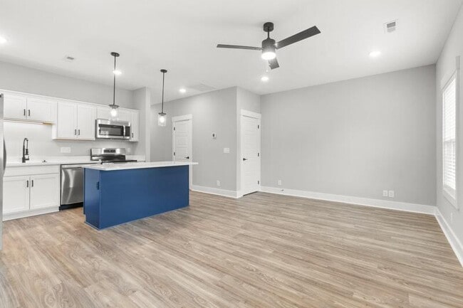 Photo - 504 Jonathan Wade Cir