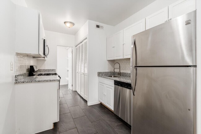 Building Photo - 1621 F St NE