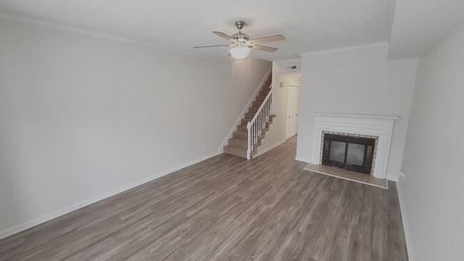 Photo - 301 Hickory Pl