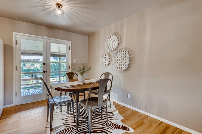 Photo - 6047 Independence St