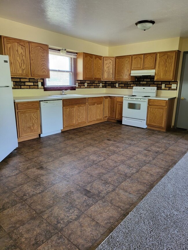 Photo - 705 E 24th St