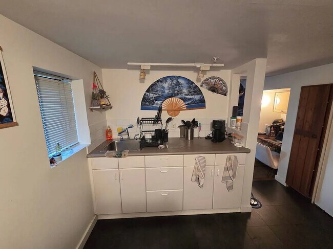 Photo - 662 7th Av E