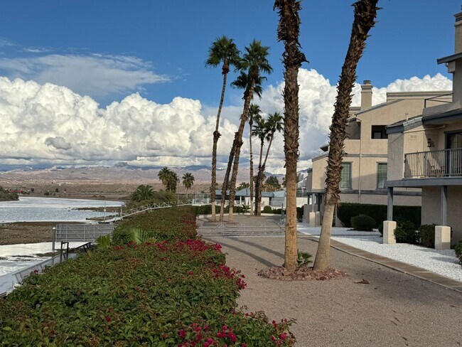 Photo - Riverfront 2BR Condo Great Views, Luxury Furnished incl UTILITIES Unit F5