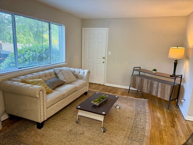 Photo - 1570 Memorial Drive