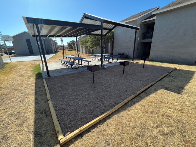 Photo - Devine Place Apartments