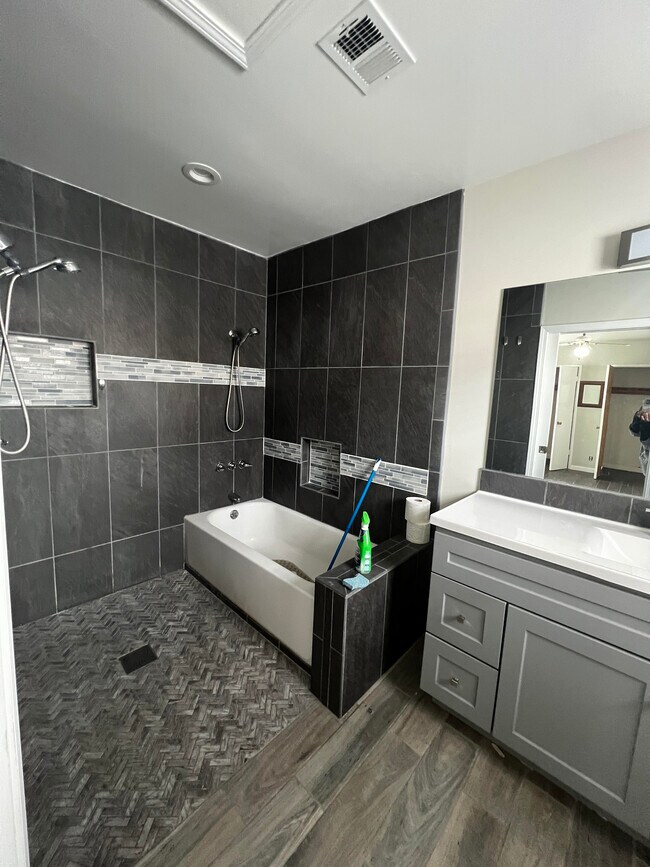 2nd bathroom - 280 Blackshear Ave