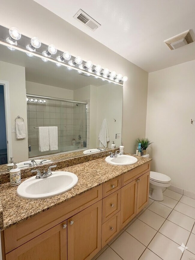 Photo - 1735 W Diversey Pkwy Unit 408