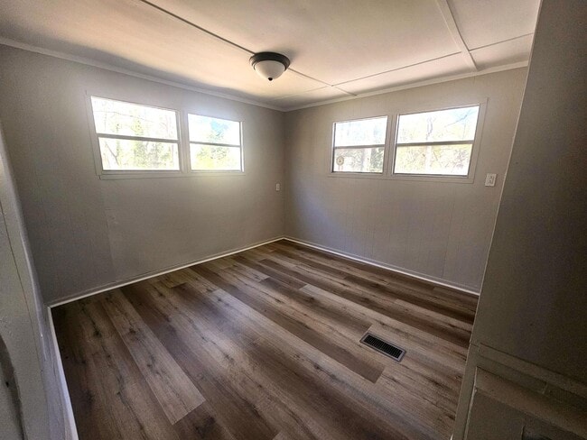 Photo - 325 Southstar St