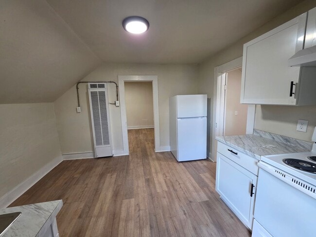 Photo - 124 S Lake St Unidad Upper Rear