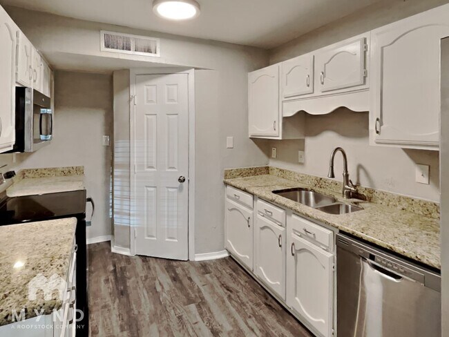 Photo - 325 Hemlock Dr