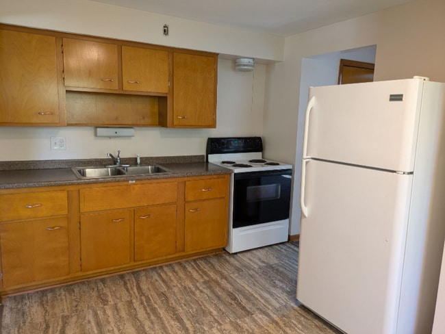 Photo - 3553 W Galbraith Rd Unit Apartment 4