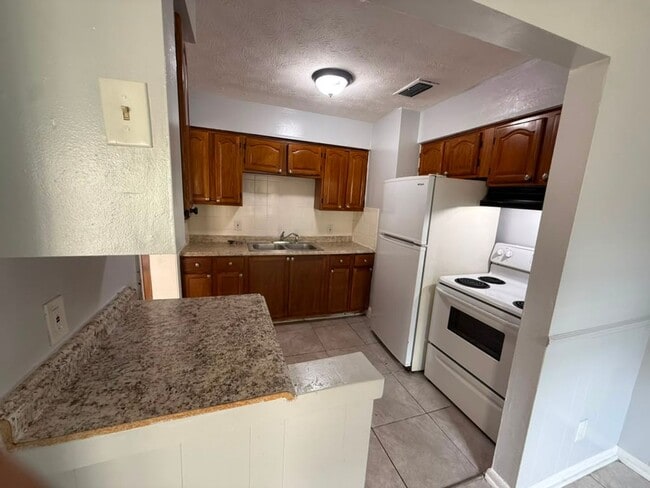 Building Photo - Fully Renovated 3/2 Available for Immediate Rent!